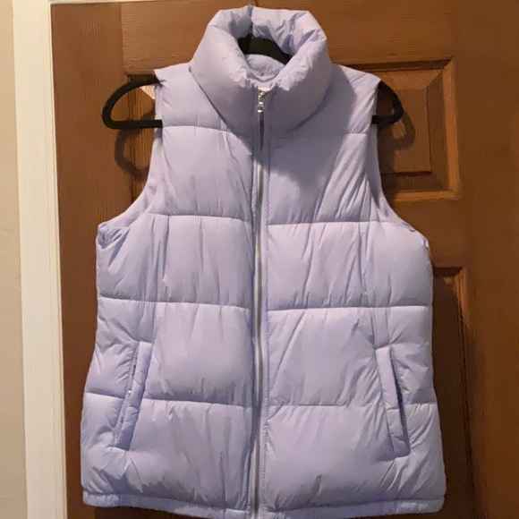 Old Navy Ladies Puffy Vest - Picture 7 of 8